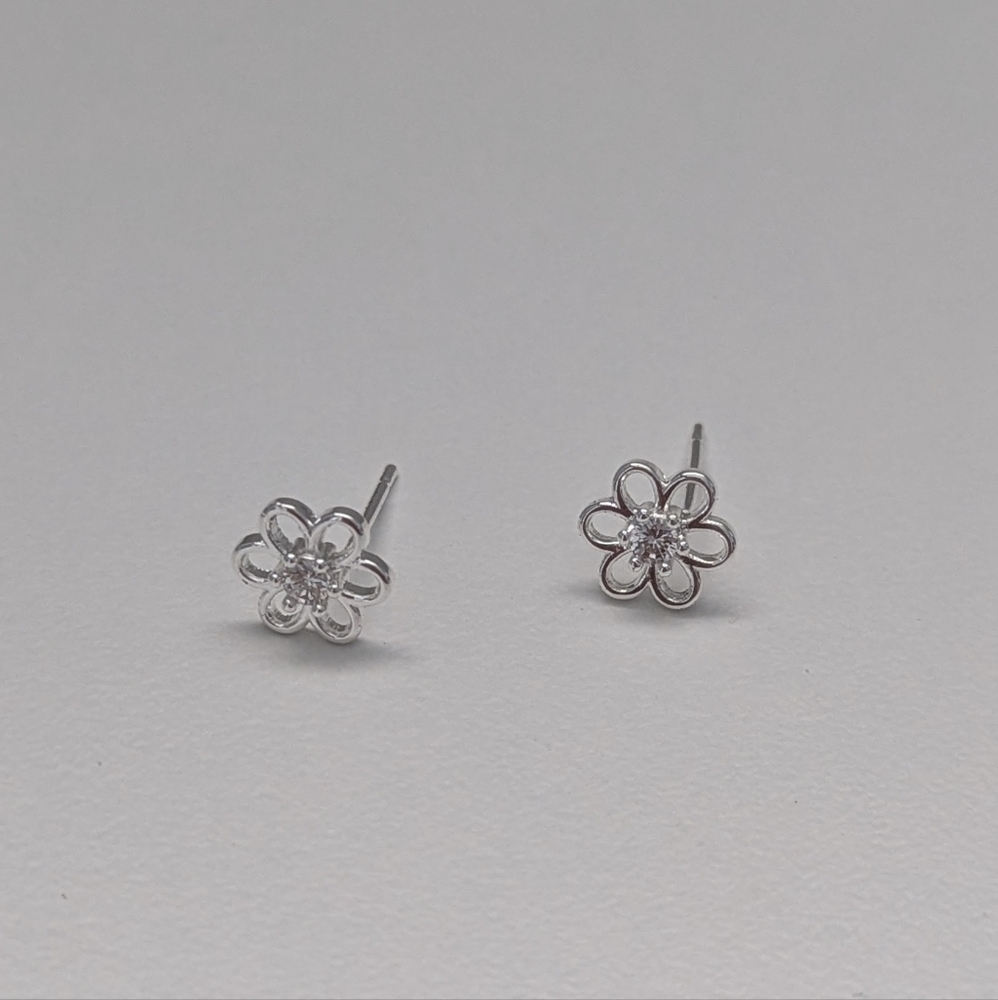.925 Daisy Earrings